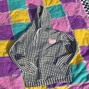 Independant Trading Comp.Black&White Houndstooth Hoodie with Pink Smiley